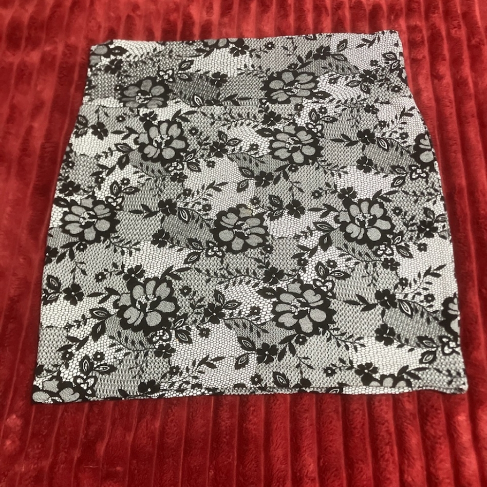 Ambiance Apparel Lace Pattern Pencil Skirt